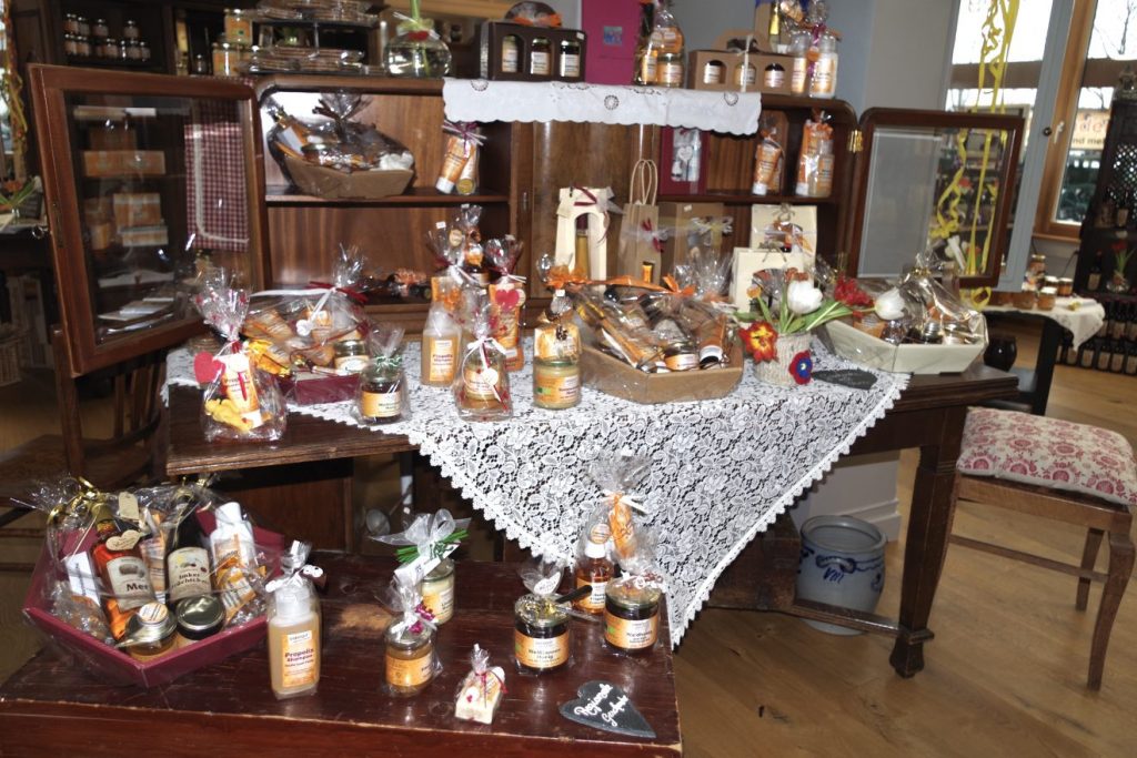 "Geistige" Getränke auf Honigbasis bei Cum Natura