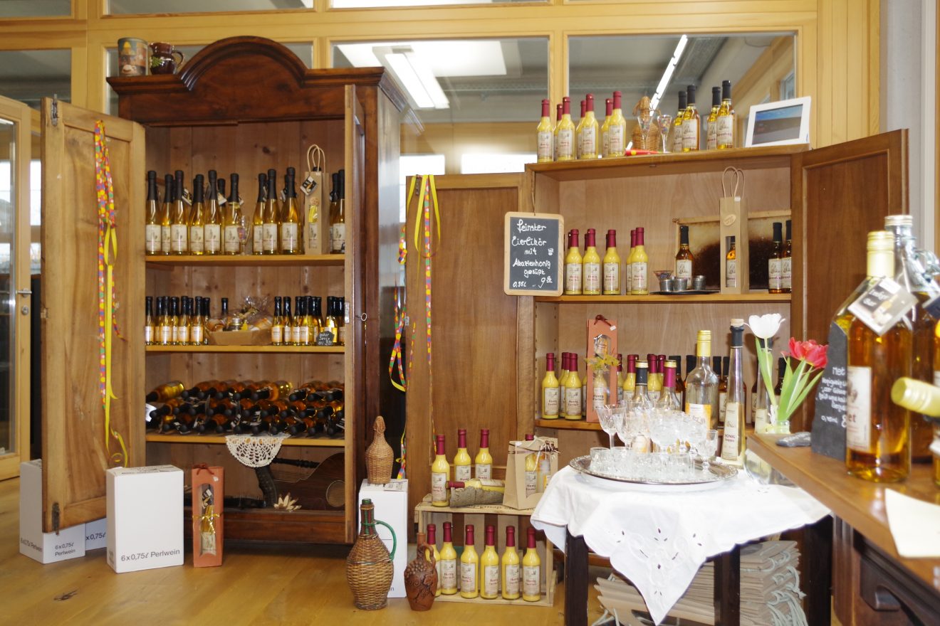 "Geistige" Getränke auf Honigbasis bei Cum Natura