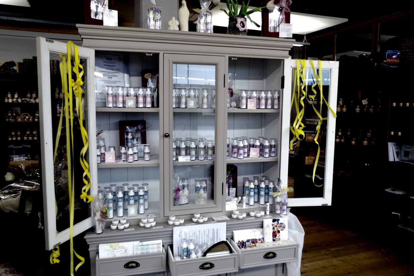 Kosmetiklinie "ajovita" bei Cum Natura