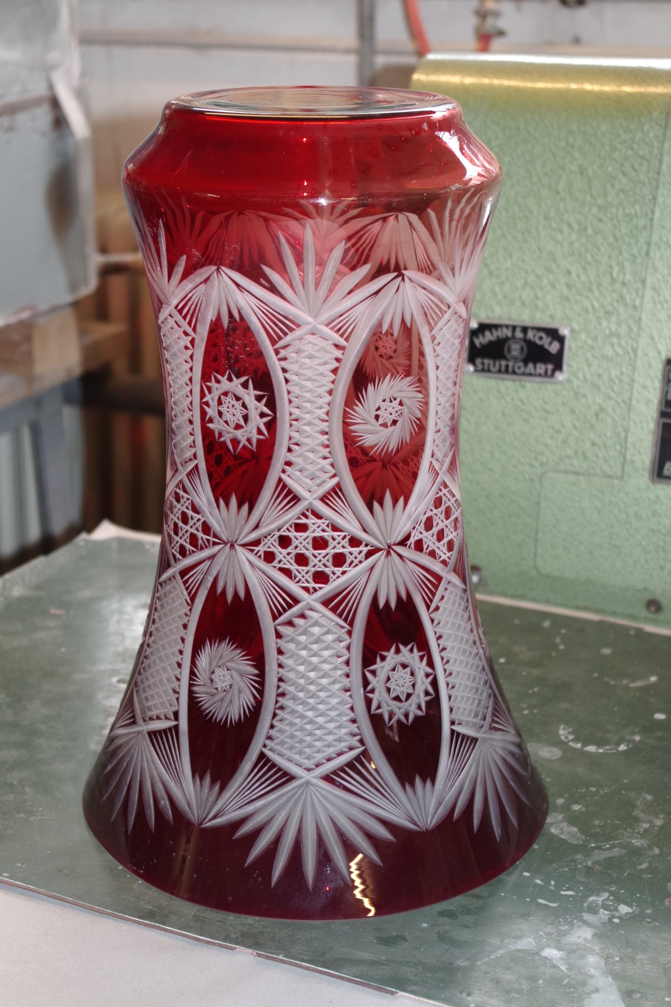 Feine Schleifarbeit - alles von Hand!