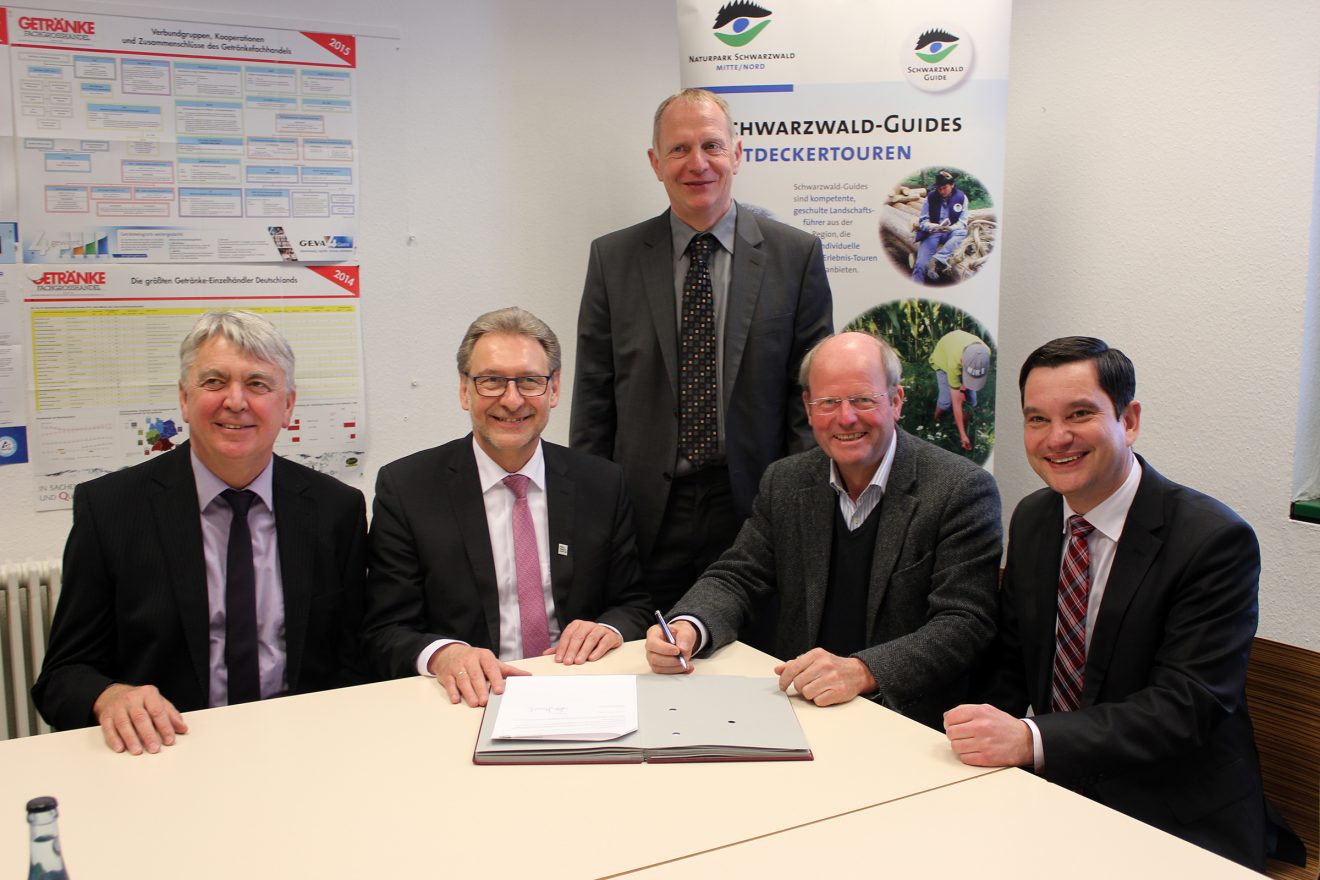 Vertragsunterzeichnung Verlängerung Kooperationsvereinbarung Naturpark-Alpirsbacher