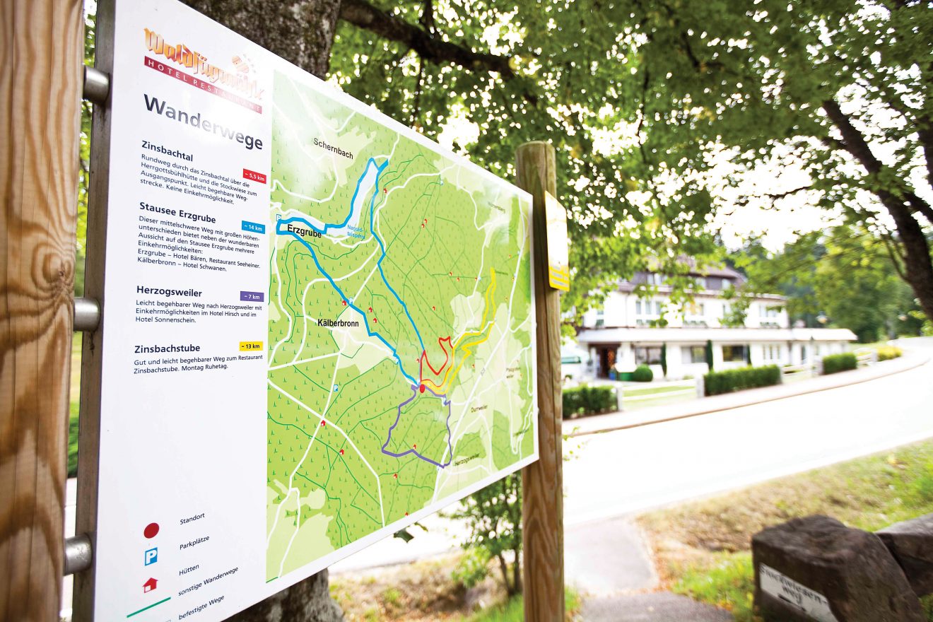Wanderwege Schild Hotel Waldsägmühle Pfalzgrafenweiler-Kälberbronn