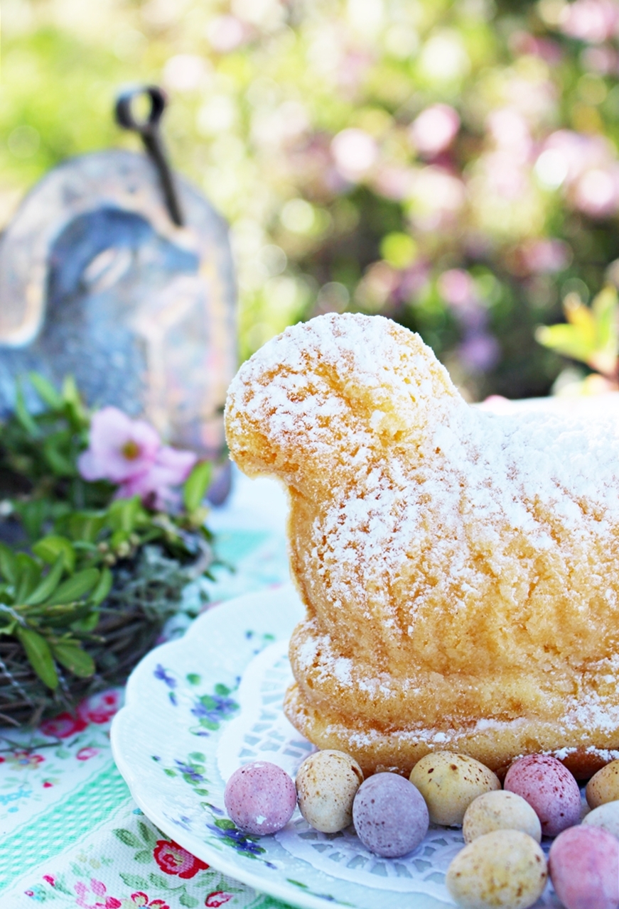 Fertig gebackenes Osterlamm