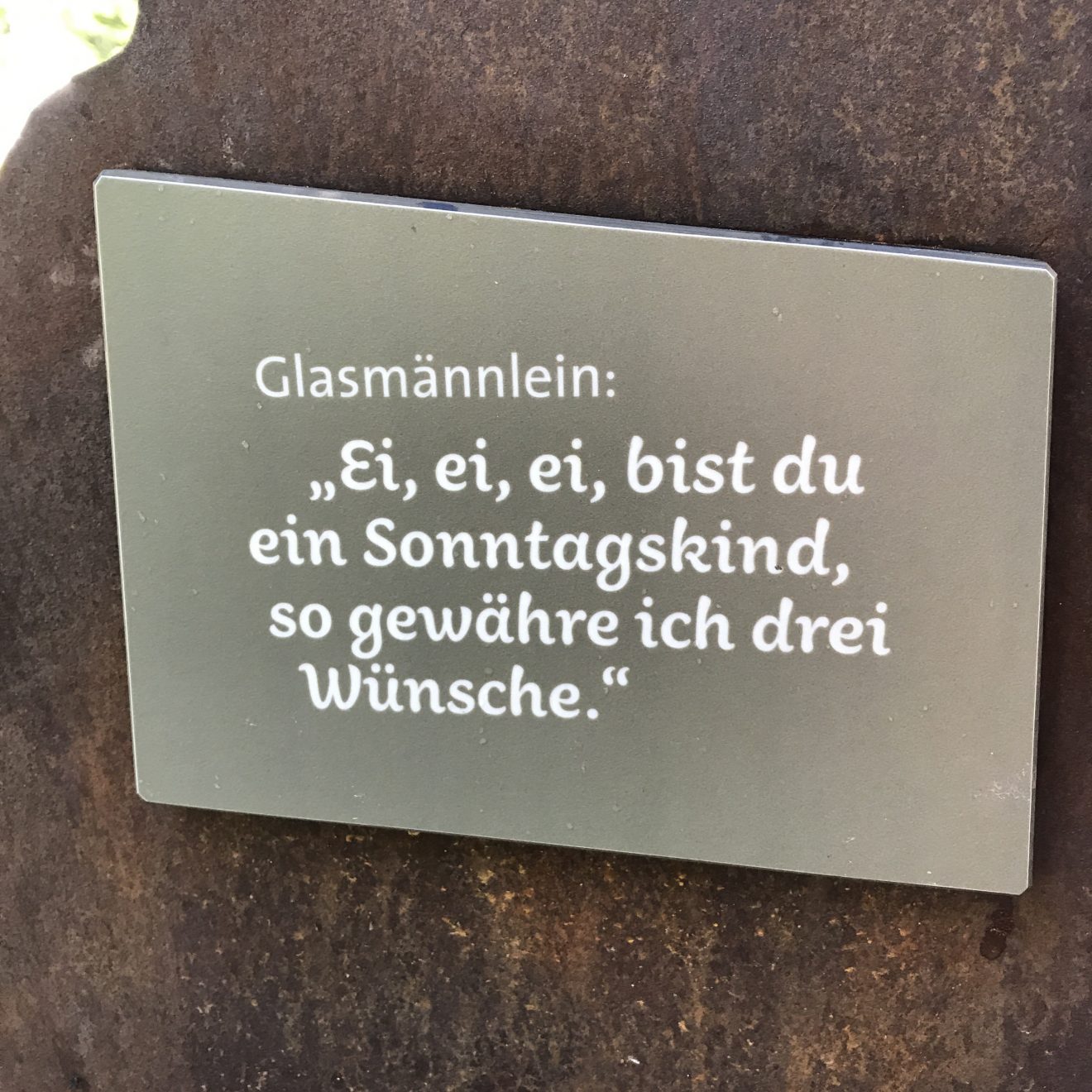 Glasmännlein spricht im Märchen das kalte Herz: Ei, ei, ei. bist du ein Sonntagskind, so gewähr ich drei Wünsche