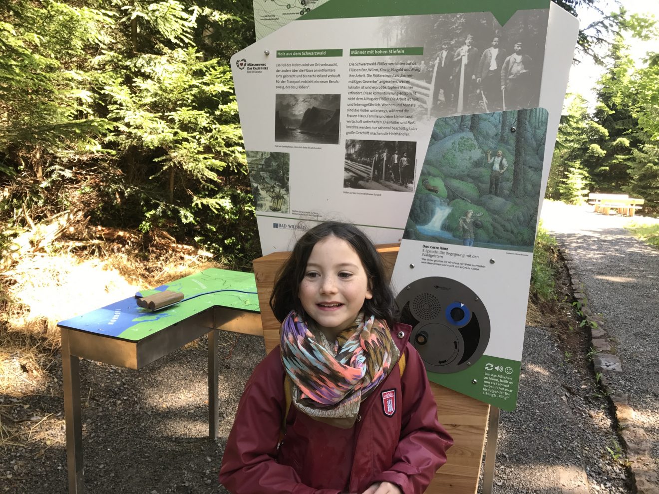 Kinderreporterin Emma auf dem Märchenweg in Bad Wildbad im Schwarzwald. Ein super Ausflugsziel