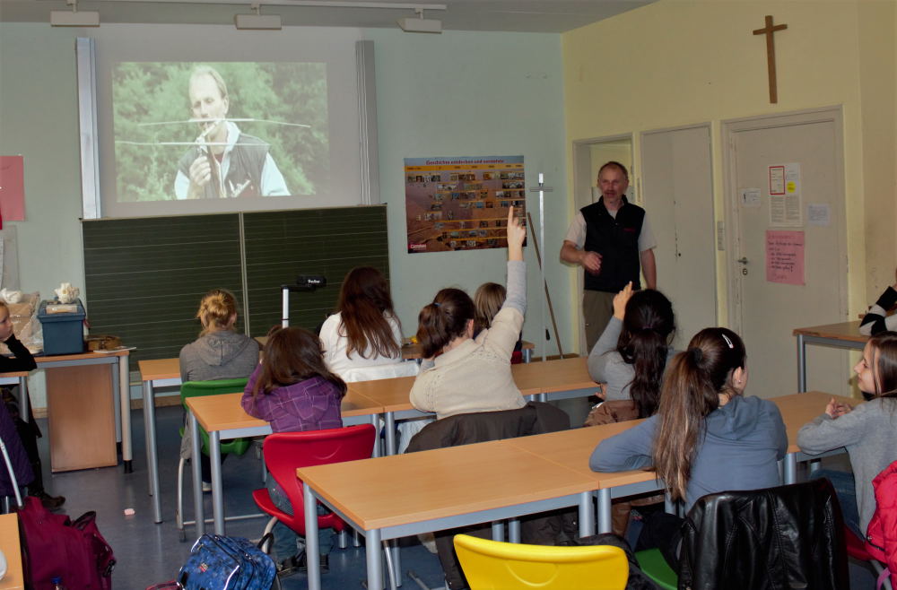 Peter Sürth in der Schule.