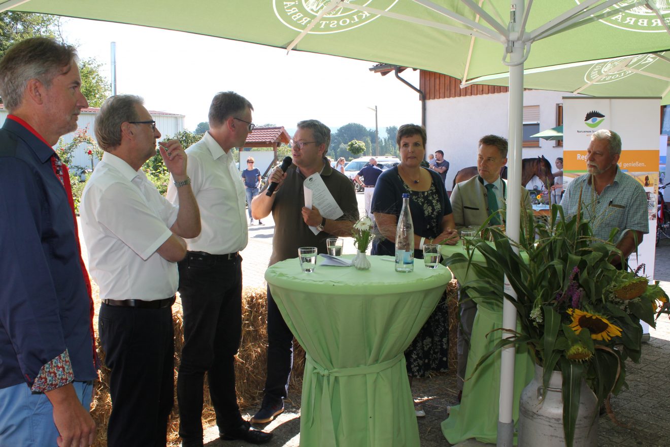 Talkrunde beim Naturpark-Brunch auf dem Bauernhof am 6. August 2017.