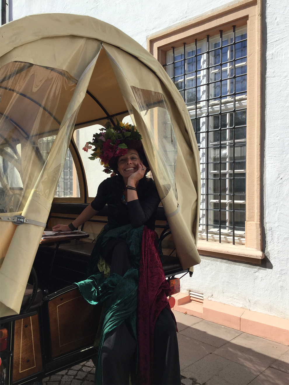 Naturpark Schwarzwald Blog, Genuss-Messe Ettlingen, Blumenfee ist bereit für Kutschfahrt