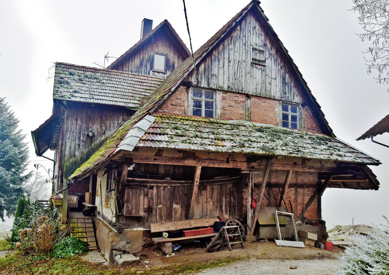 Altes Bauernhaus im Winter in Furschenbach. Copyright Sybille Droll