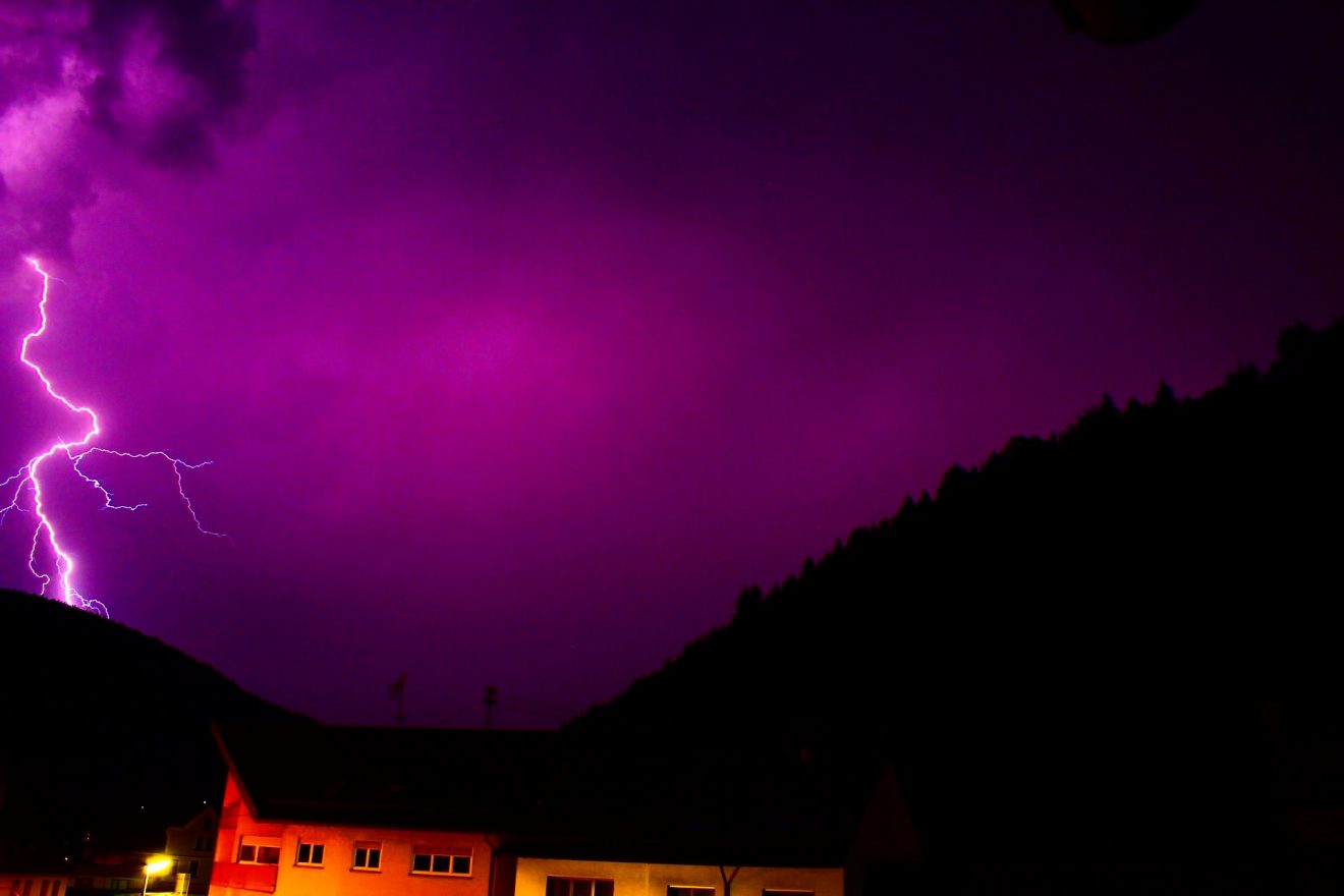 Gewitter über Calmbach. Copyright Hubert Praxl