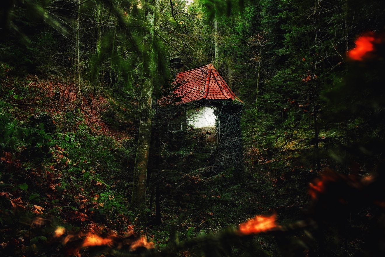 Verwunschene Kapelle bei Schramberg unterhalb des Schlossbergs.