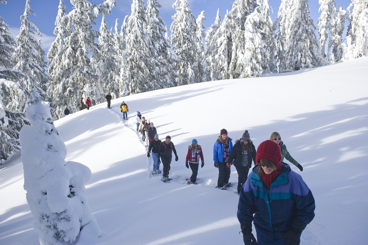 Schneeschuhwandern ist was für die ganze Familie, denn die Tour lässt sich in Länge, Gelände und Geschwindigkeit jedem Läufer anpassen.