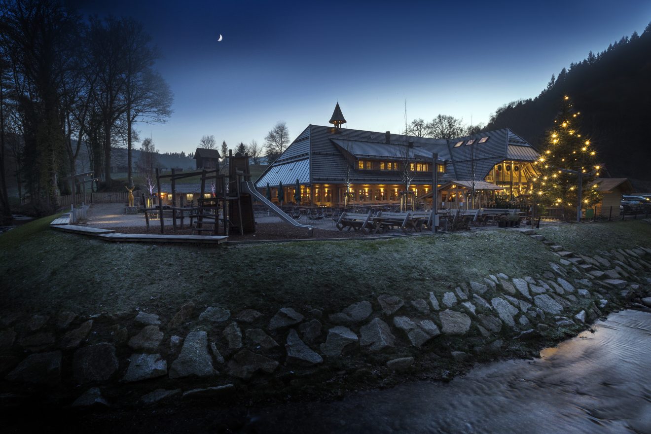 Der heilige Nikolaus kommt in die Geroldsauer Mühle