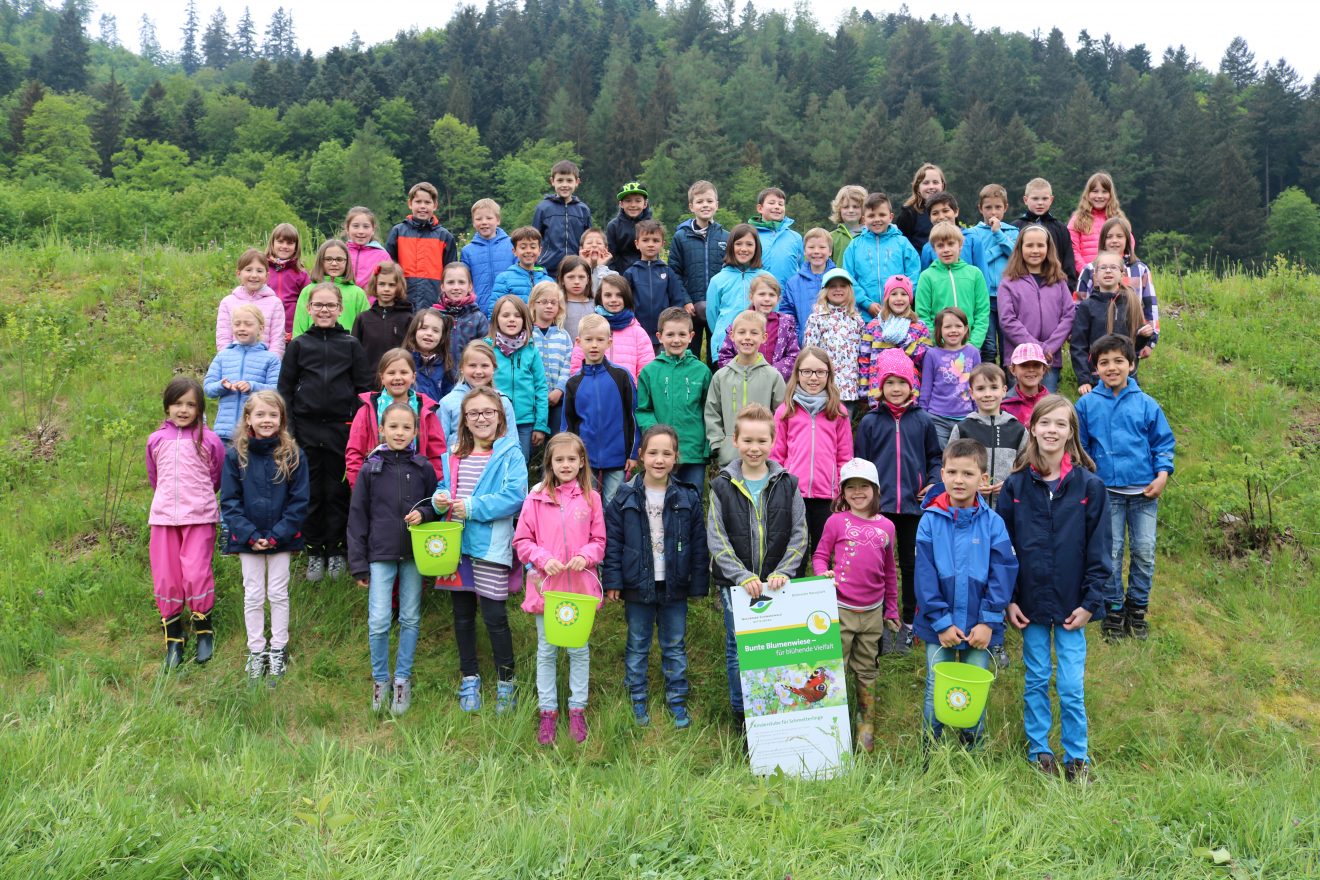 Aussaat Blühender Naturpark Lautenbach mit 100 Kindern