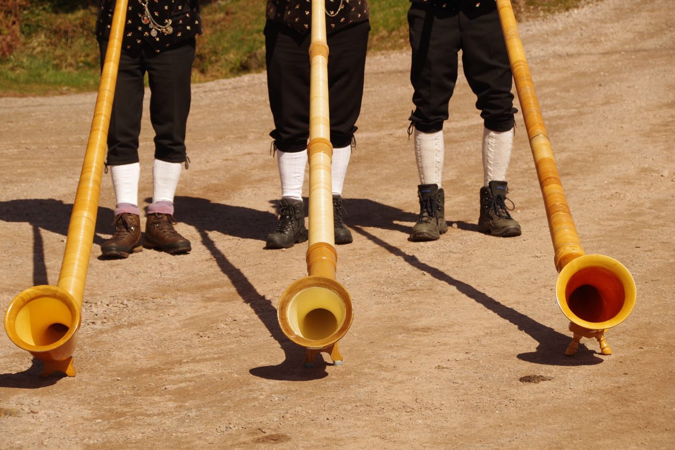 Das Alphorn-Trio "Echo vom Mühlstein" .