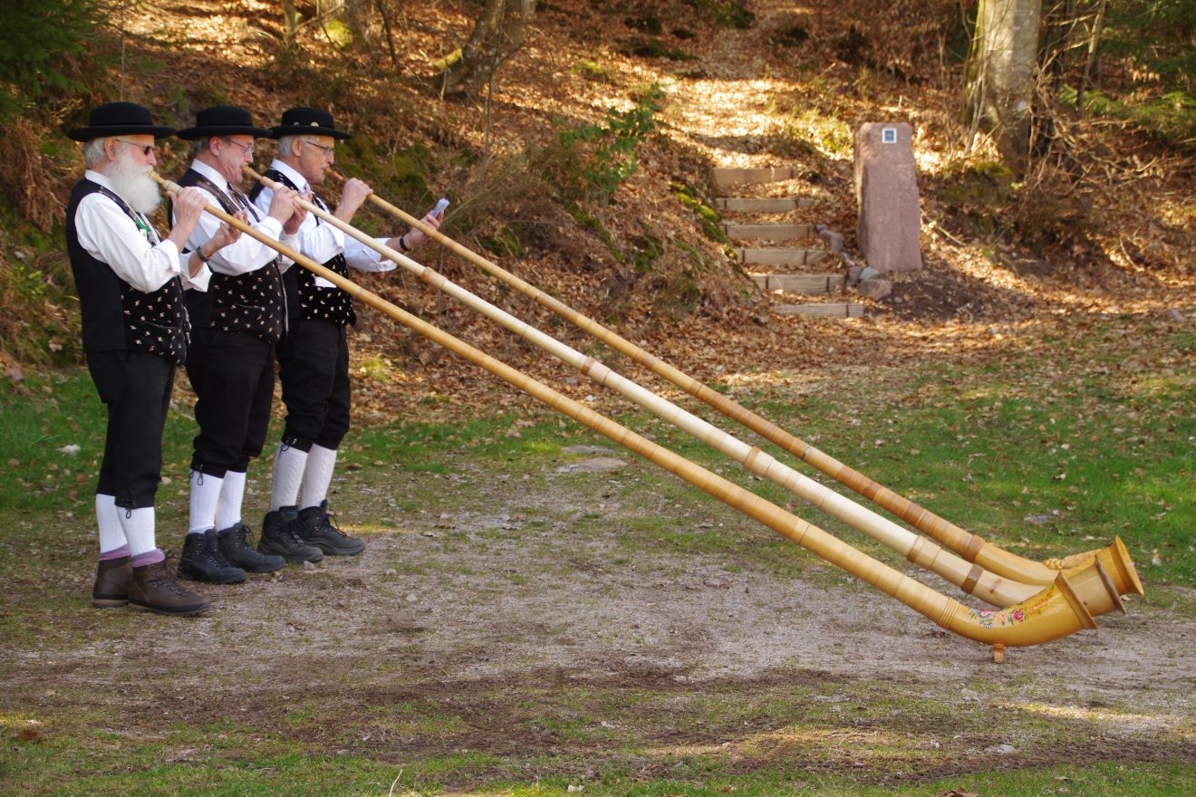Das Alphorn-Trio "Echo vom Mühlstein" .