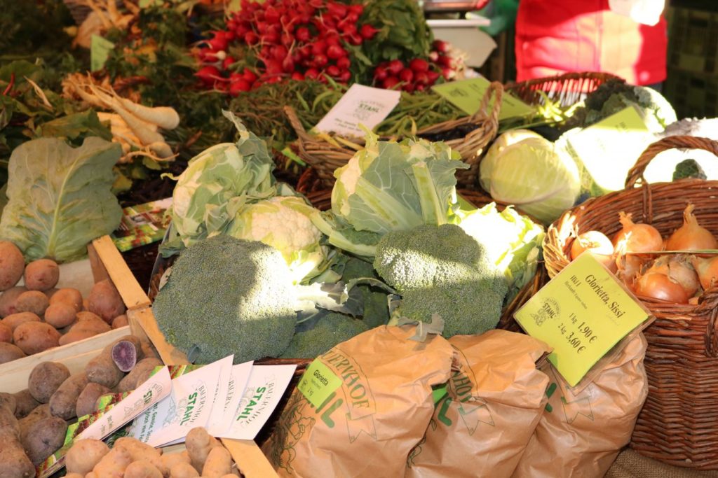 Markt der Naturparke im Klosterhof von Maulbronn