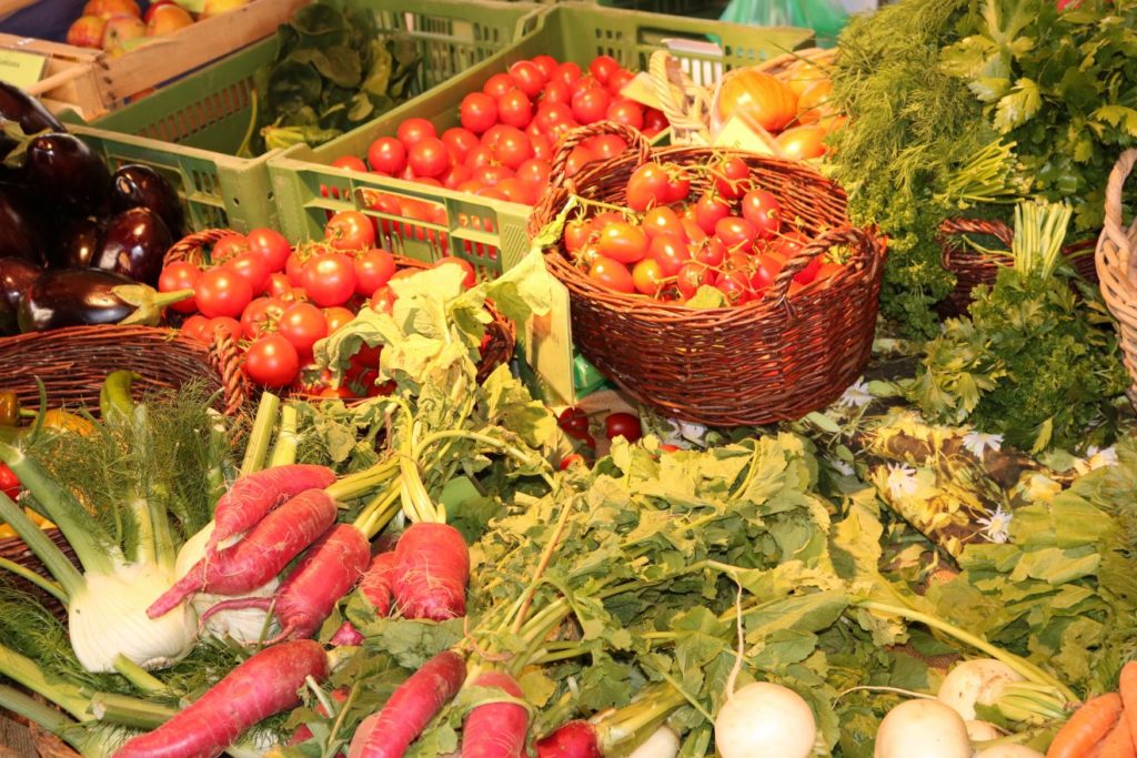 Markt der Naturparke im Klosterhof von Maulbronn