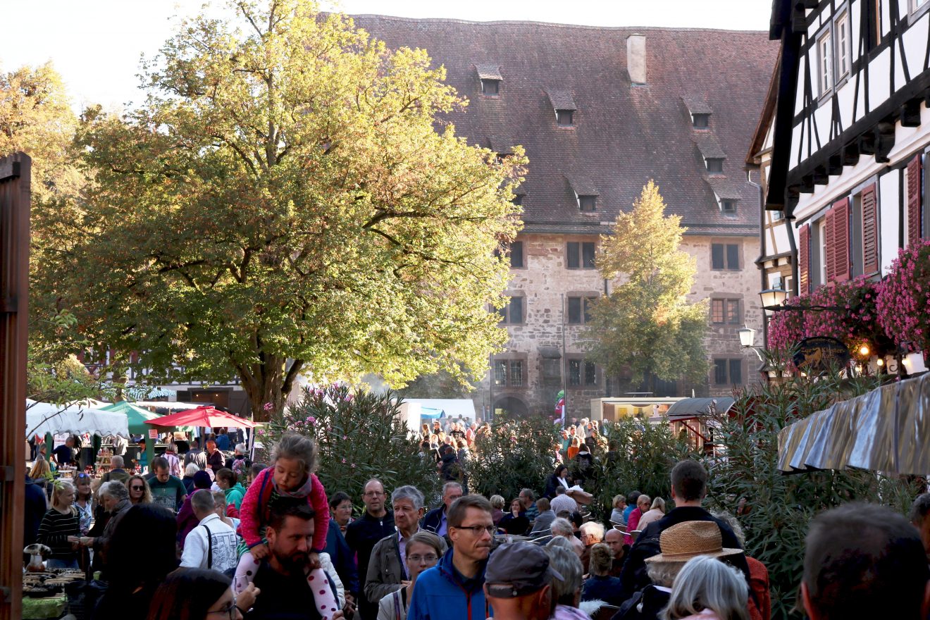 Markt der Naturparke im Klosterhof von Maulbronn