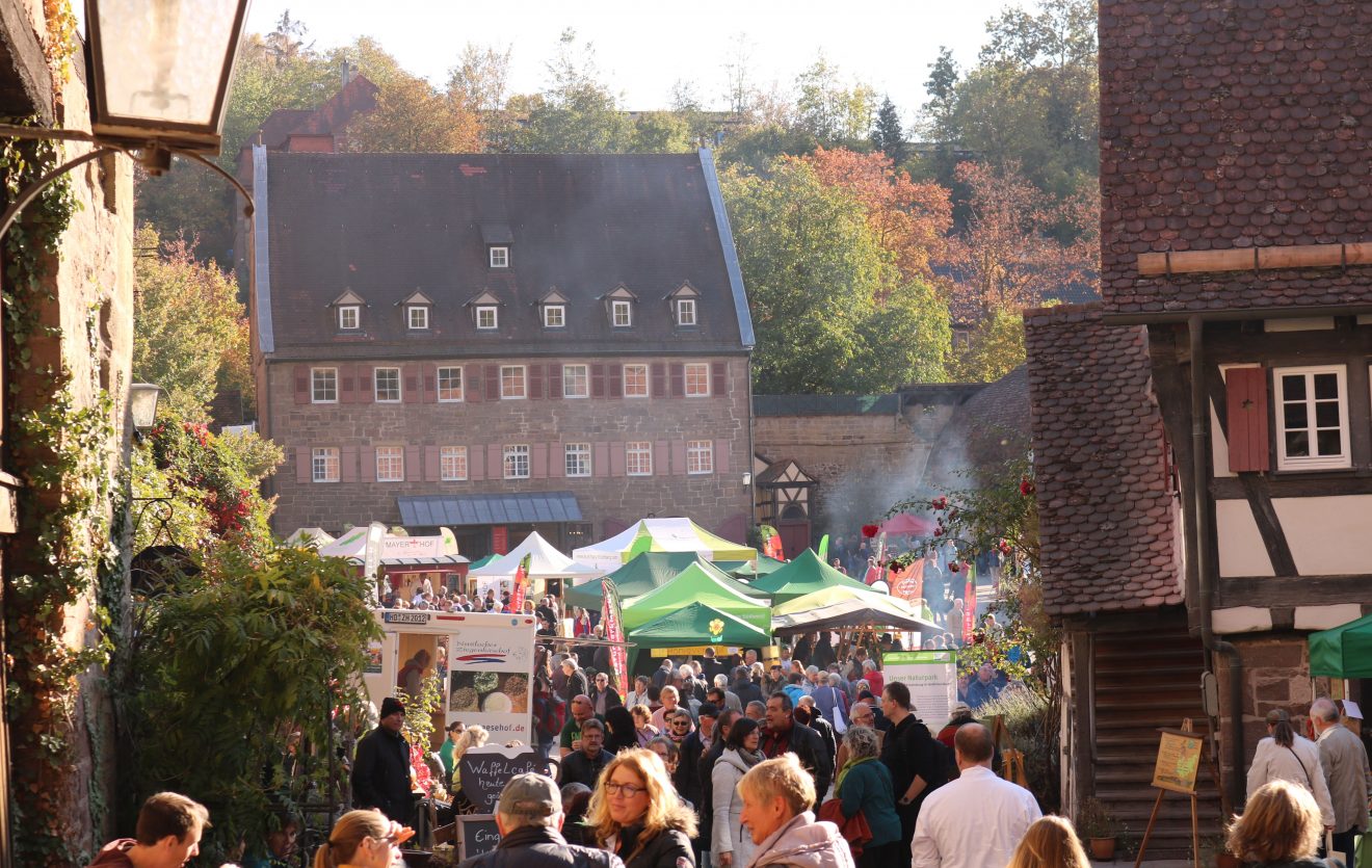 Markt der Naturparke im Klosterhof von Maulbronn