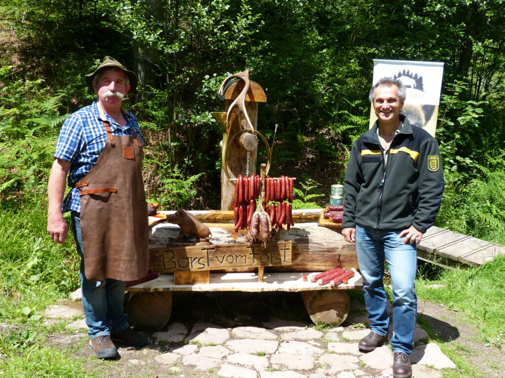 Projekt Wilde Sau - Ausstellung und Stand von Dorfmetzger Werner Gauß mit Revierförster Stephan Waidelich
