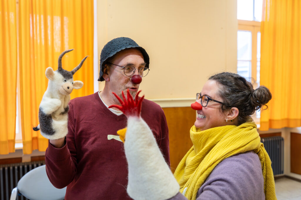 Clowns mit Handpuppen