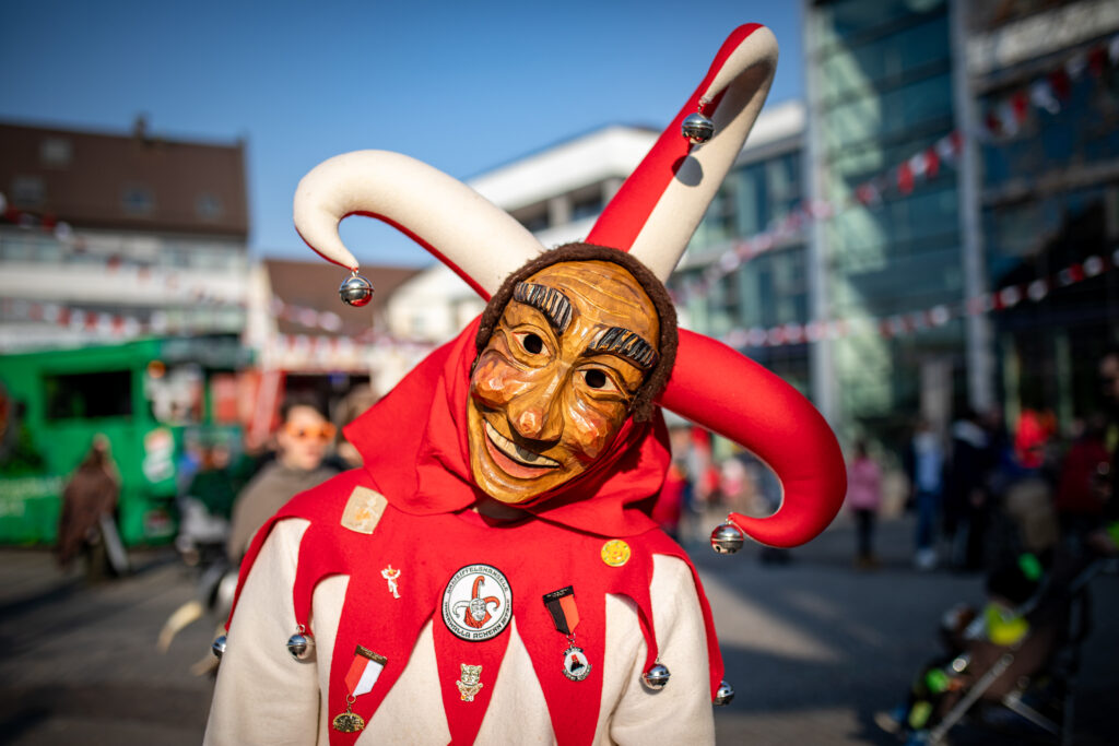 Maskenschnitzerei - beeindruckende Handwerkskunst