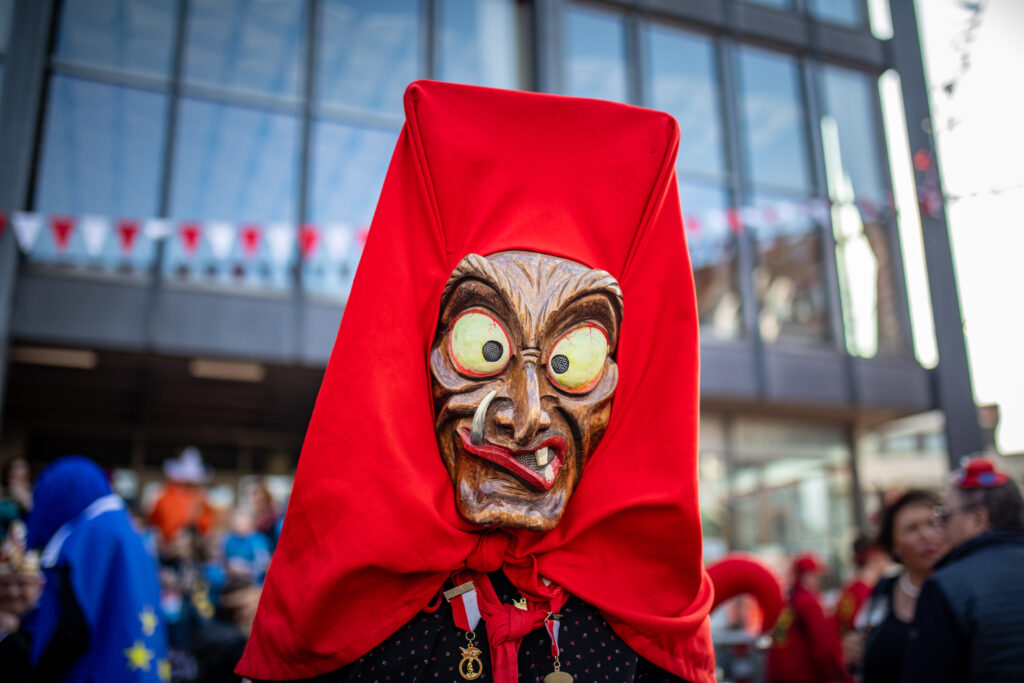 Maskenschnitzerei - beeindruckende Handwerkskunst