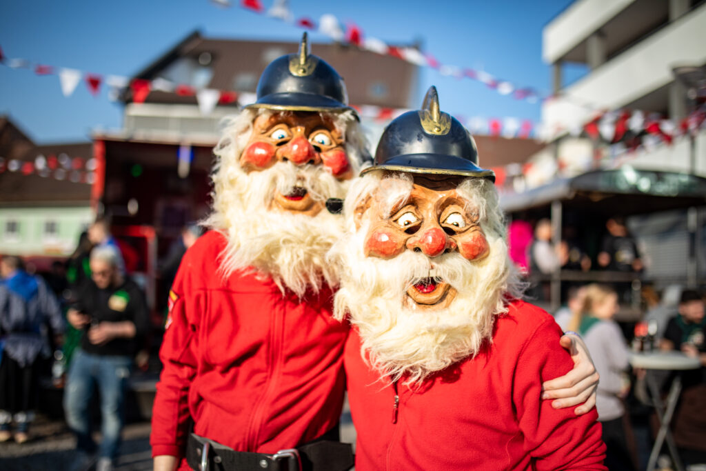 Maskenschnitzerei - beeindruckende Handwerkskunst