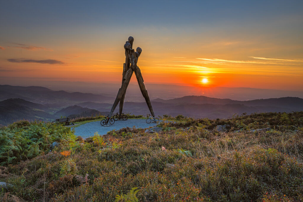 Lothardenkmal im Licht der untergehenden Sonne