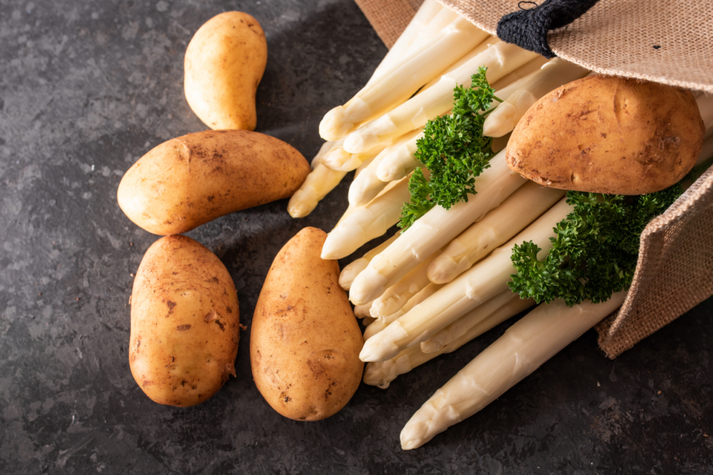 gesunde ernährung - spargel und kartoffeln