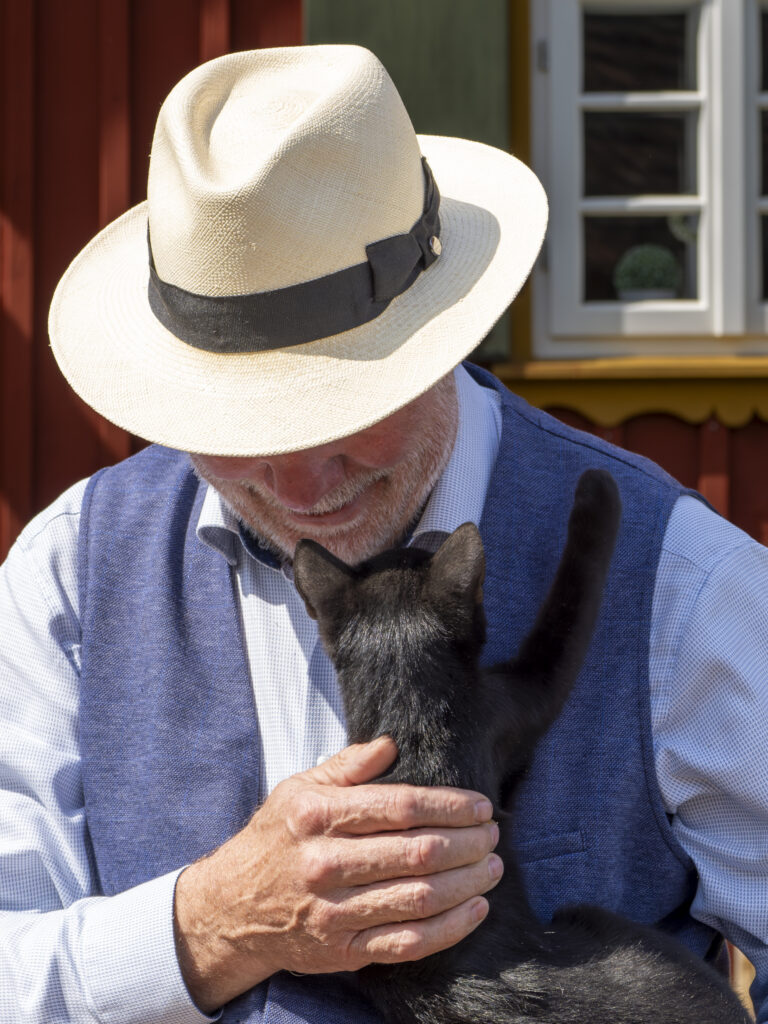 Rolf Berlin mit Katze