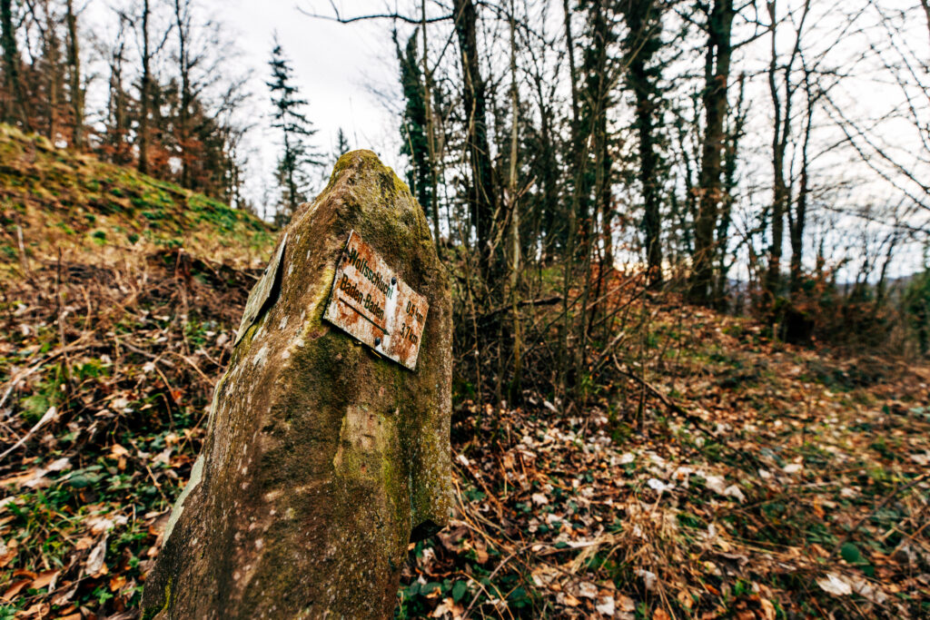 alter Wegweiser auf dem Pirschgang