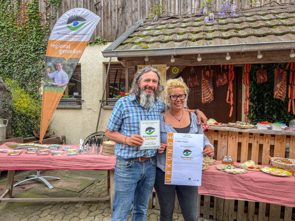 Stefan und Mareike Doll von der Straußwirtschaft