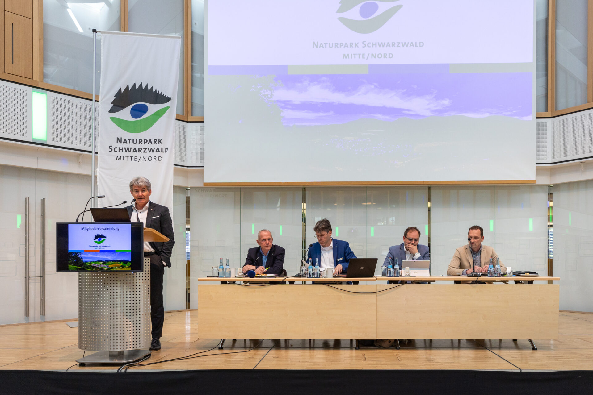 Gastgeber Prof. Edgar Bohn von der BGV eröffnet die Mitgliederversammlung