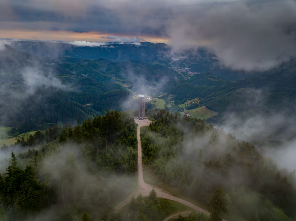 Buchkopfturm aus Drohnenperspektive