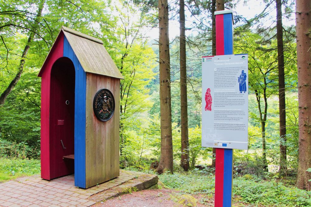 Zollhäusle Bad Herrenalb mit Wegweiser Klosterpfad