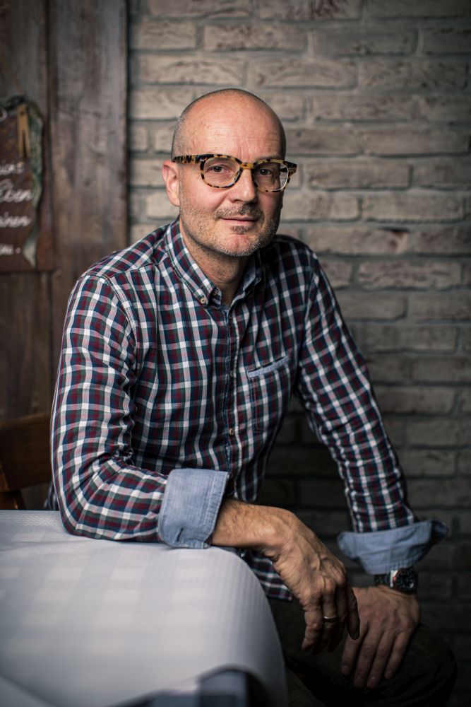 Porträtbild Tom Stolz