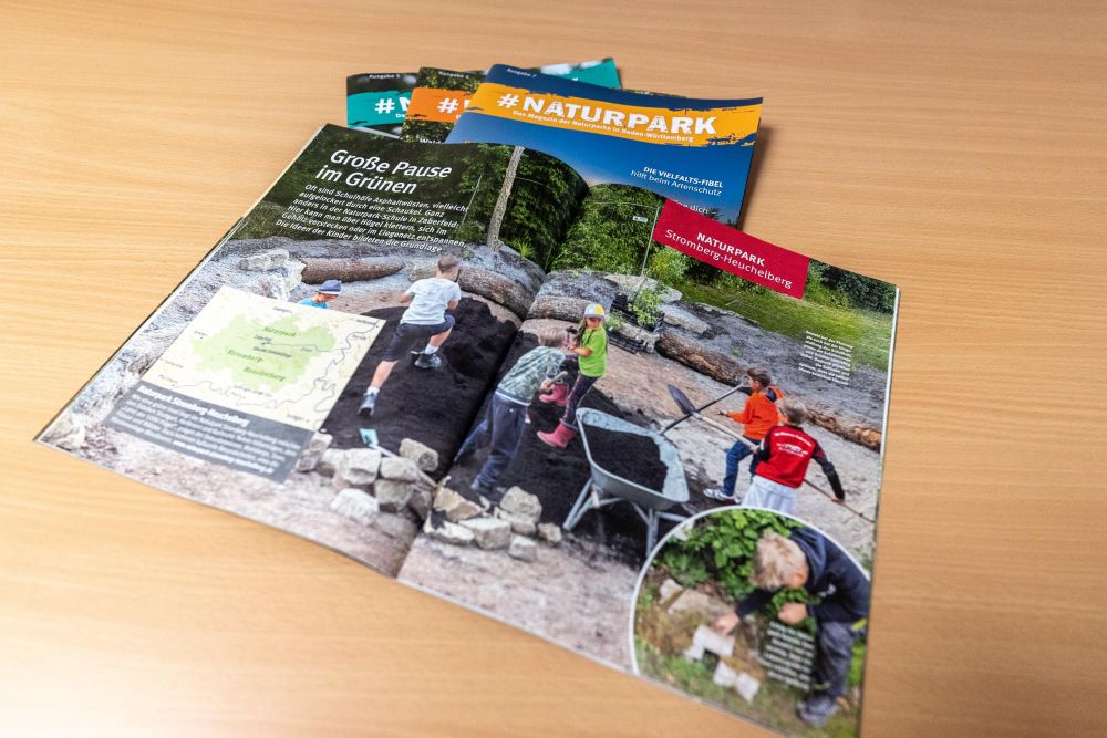 aufgeschlagene Doppelseite der aktuellen Ausgabe der #Naturpark