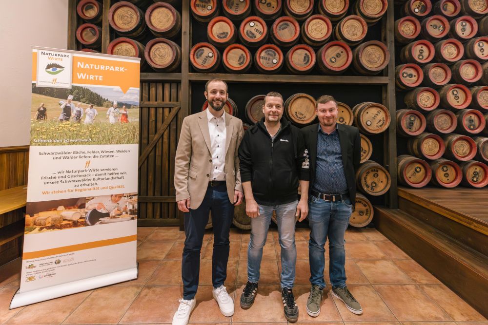 Wiedergewählt: Der Vorstand der Naturpark-Wirte Schwarzwald Mitte/Nord mit Stefan Junghanns, Stephan Kapp (Gasthaus Krone Altbulach, Neubulach) und Dennis Stoll (Hotel Talblick, Oberkollwangen) (v. l.). Tom Stolz (Restaurant Wolpertinger – Hotel Merkurwald, Baden-Baden) bleibt Vorstandsvorsitzender.