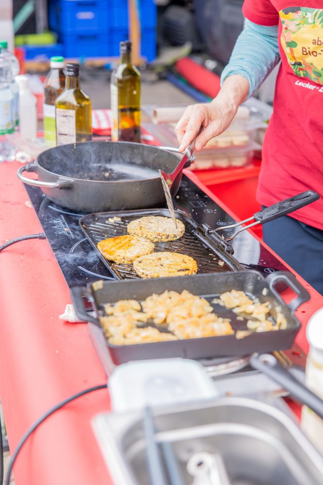 Kartoffelpuffer in der Pfanne