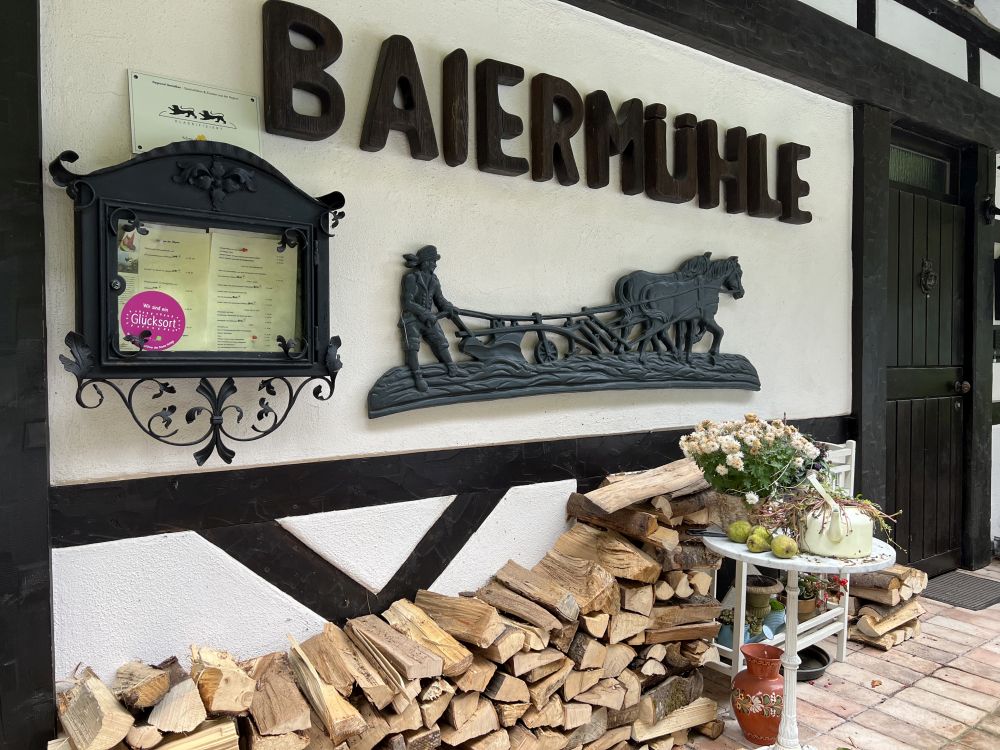 Eingang des Cafés Baiermühle