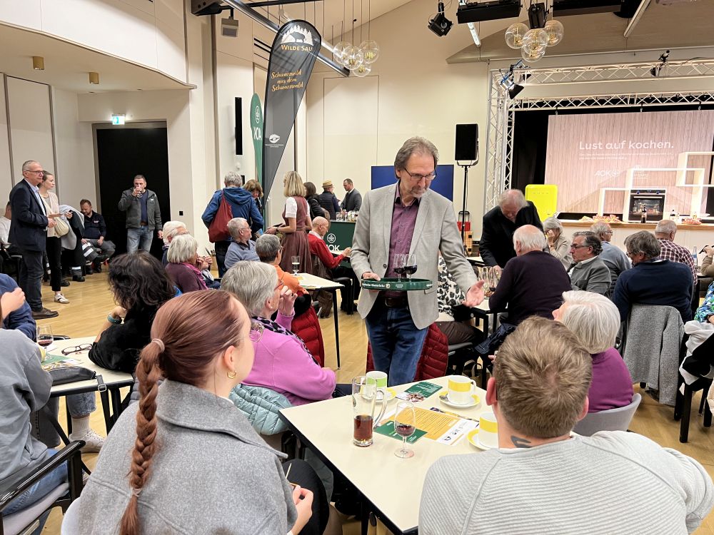 Wilde Sau-Wein wird ausgeschenkt.