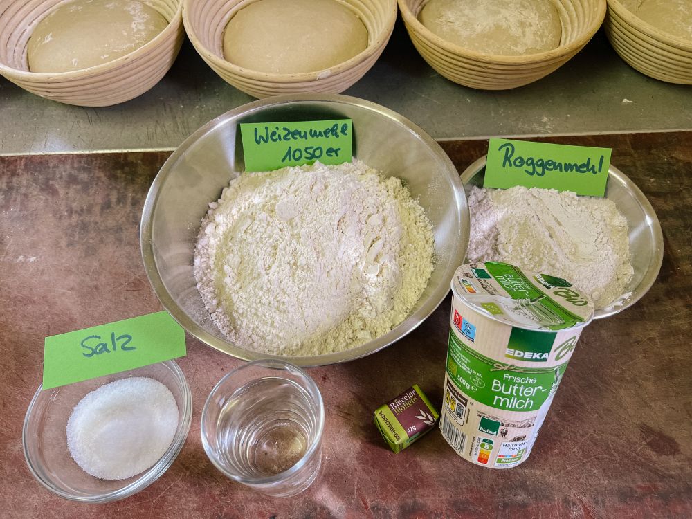 Zutaten fürs Buttermilchbrot