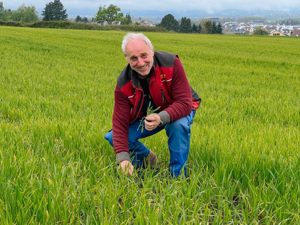 Landwirt Horst Reiser auf dem Acker