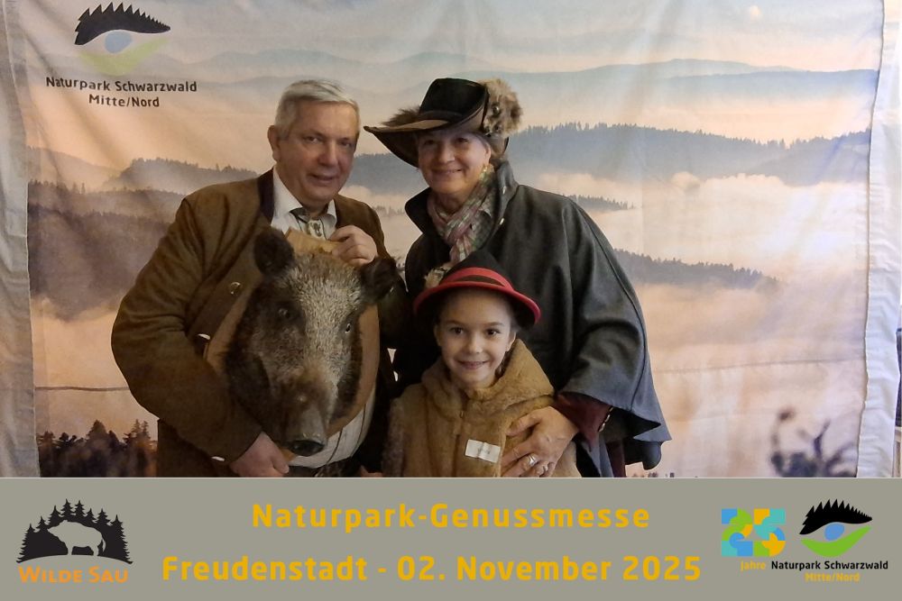 Fotobox Familie mit Wildschweinkopf