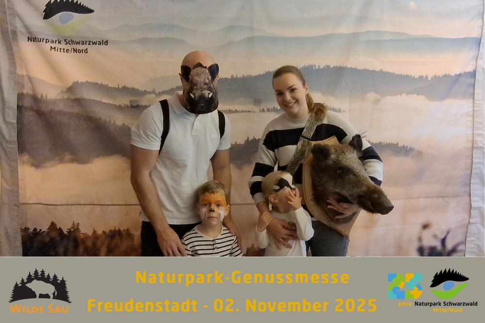 Fotobox Familie mit Wildschweinkopf