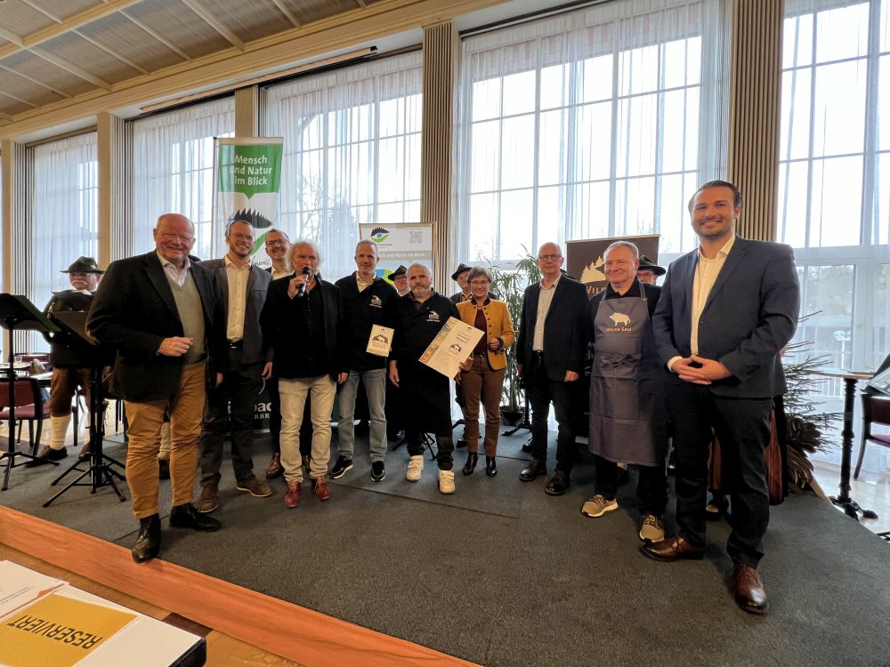 Wilde Sau-Genuss-Messe mit VIPs auf der Bühne