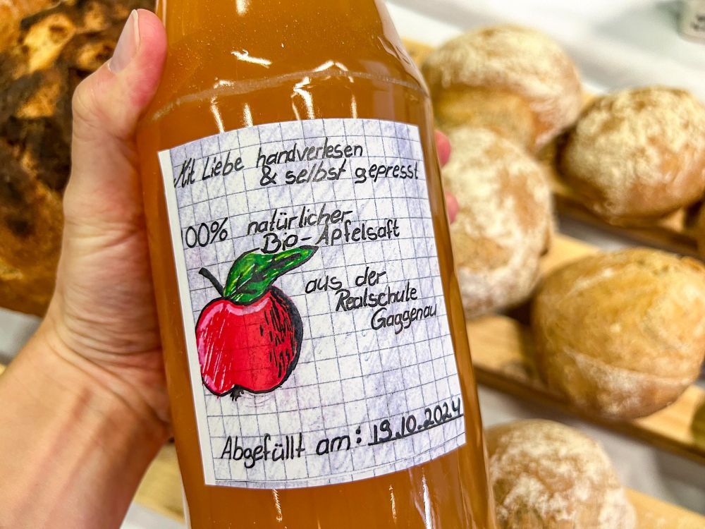 Etikett einer Naturpark-Schule für den selbst gepressten Apfelsaft
