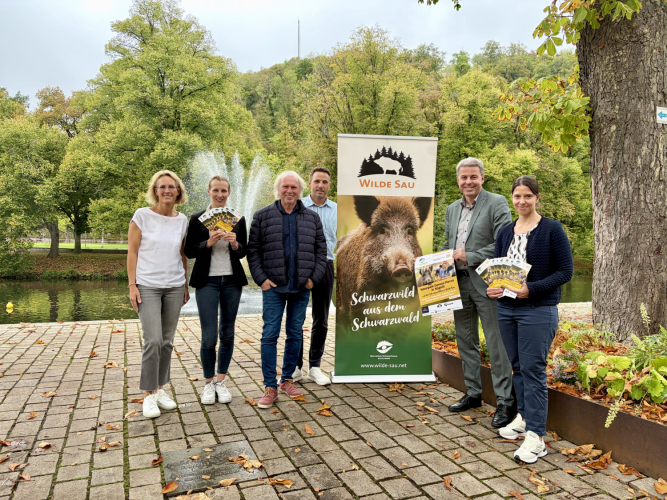 Bei der Vorstellung des Programms der Naturpark-Genuss-Messe in Nagold am 25. Oktober: die Stellv. Naturpark-Geschäftsführerin Yvonne Flesch, Nagolds Bürgermeister Hagen Breitling, Amtsleiter Philipp Baudouin, Konzeptentwickler Uwe Baumann, Naturpark-Projektmanagerin Svenja Oberst, Melanie Hahn von Nagold Tourismus (v. r.).